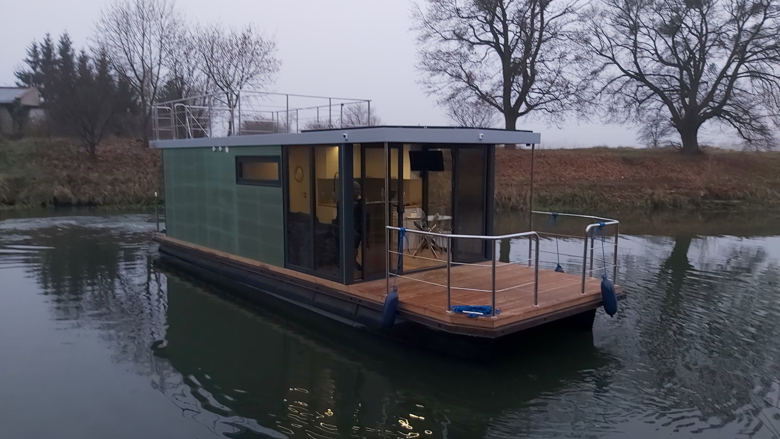Campi 340 — One Bedroom houseboat afloat — exterior and terrace