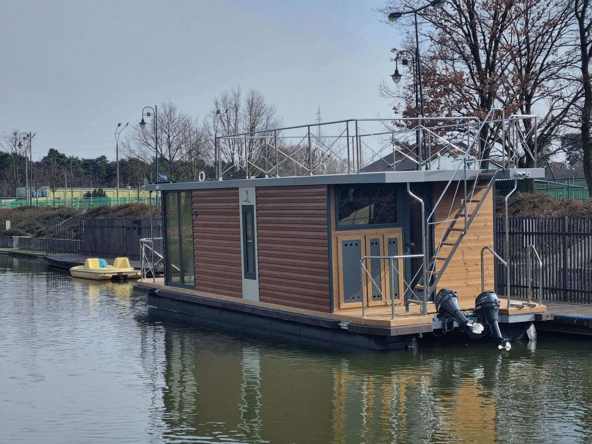 Campi 340 — Two Bedrooms houseboat afloat — exterior and terrace