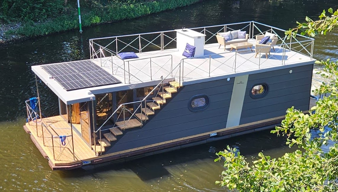 Campi 460 Sauna houseboat afloat — exterior and terrace
